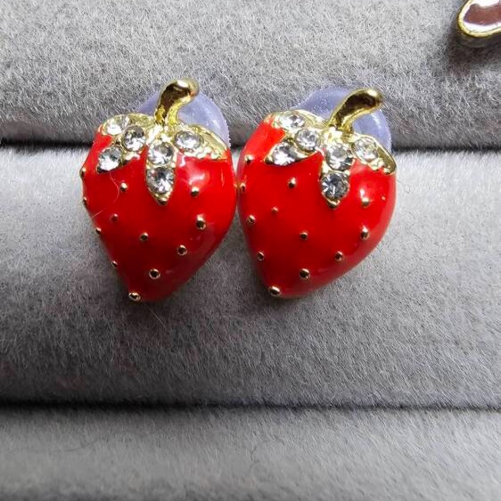 🍓 Strawberry Earrings 🍓 - Picture 6 of 8